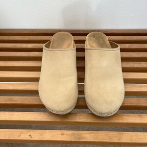 Vintage Beige Suede Clogs
